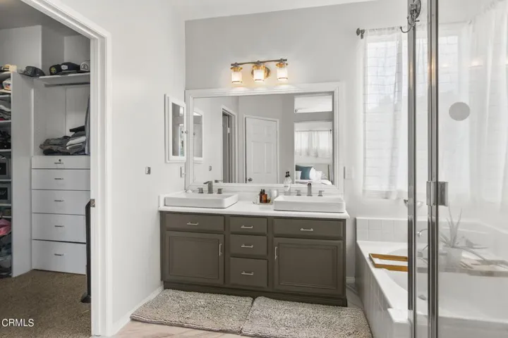 34-web-or-mls-UpMarketMedia216Ken-159