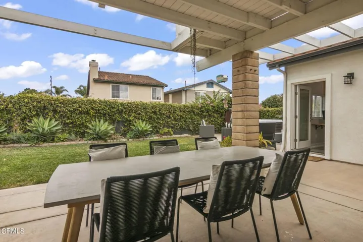 47-web-or-mls-UpMarketMedia216Ken-210