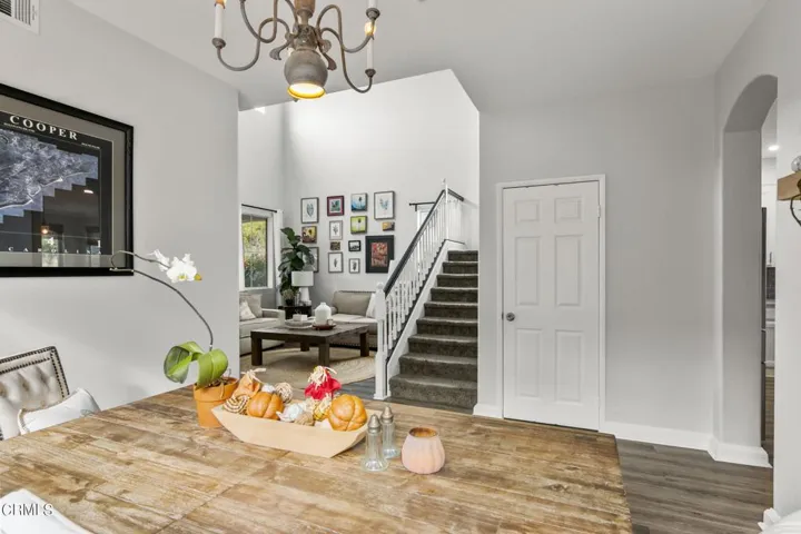 14-web-or-mls-UpMarketMedia216Ken-069