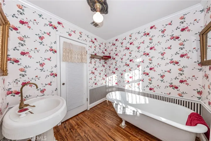 Hall full bath