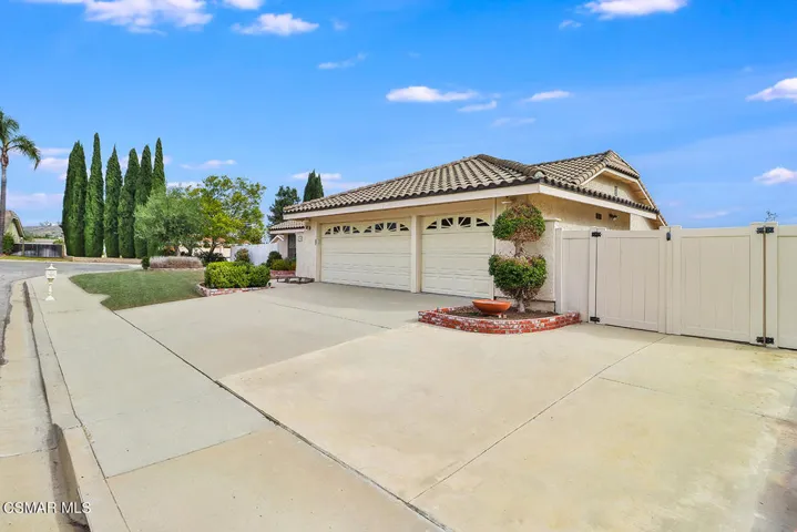 3 car garage with RV access