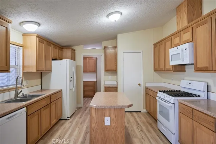 22241 Nisqually Road 65, Apple Valley, California 92308