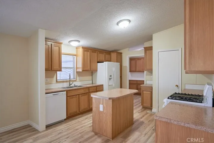 22241 Nisqually Road 65, Apple Valley, California 92308