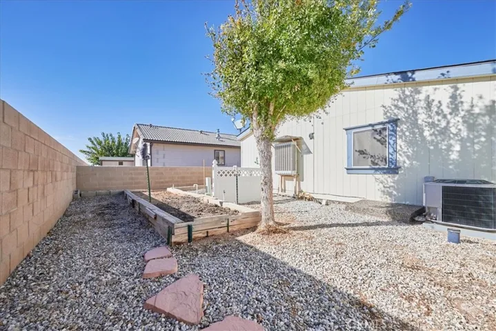 22241 Nisqually Road 65, Apple Valley, California 92308