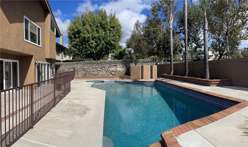 21572 Via Invierno, Lake Forest, California 92630