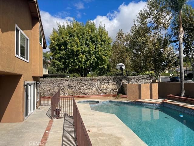 21572 Via Invierno, Lake Forest, California 92630