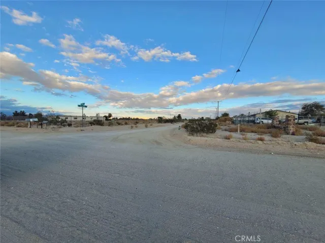 1 Midway Avenue, Lucerne Valley, California 92356