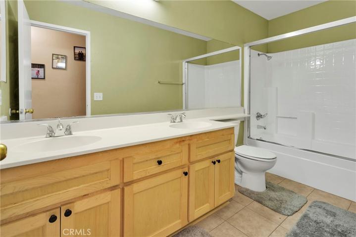 2nd Bathroom near hallway
