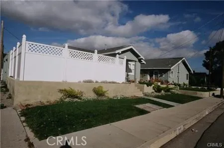 1 bdr, separate yard & entrance face 22nd St