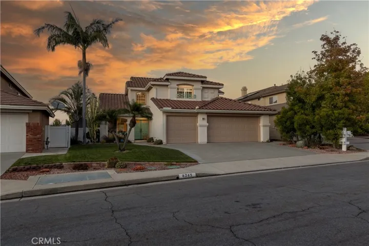 Nice front view of the property.