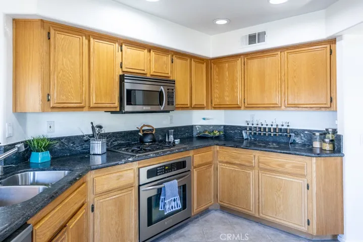 Splenty of counter space.