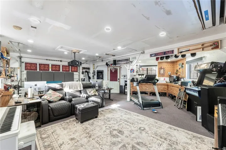 9994 Wornom Avenue, Shadow Hills, California 91040