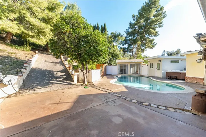9994 Wornom Avenue, Shadow Hills, California 91040