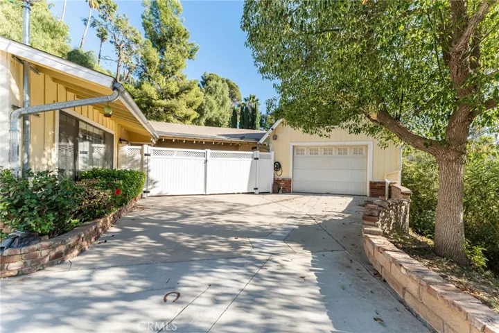 9994 Wornom Avenue, Shadow Hills, California 91040