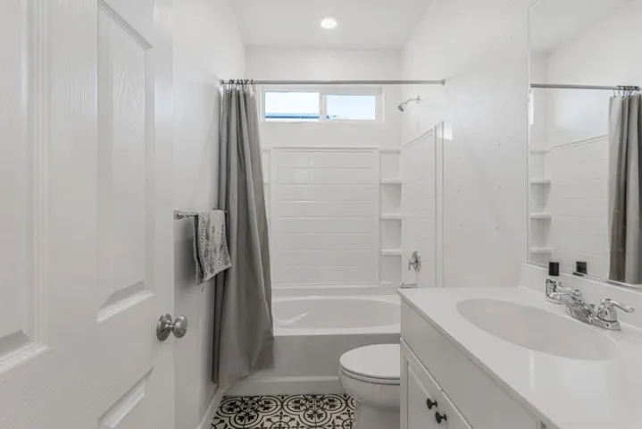 2740 Grayson Street, Hollister, California 95023