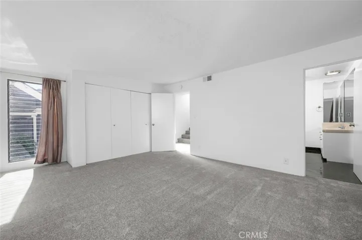 Secondary bedroom.