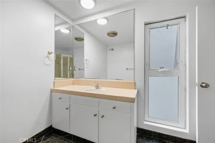 Secondary bathroom.