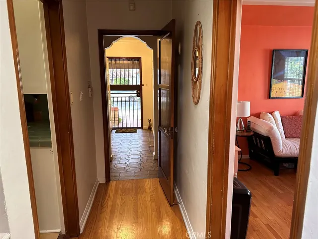 3930 Roxton Avenue, Los Angeles, California 90008
