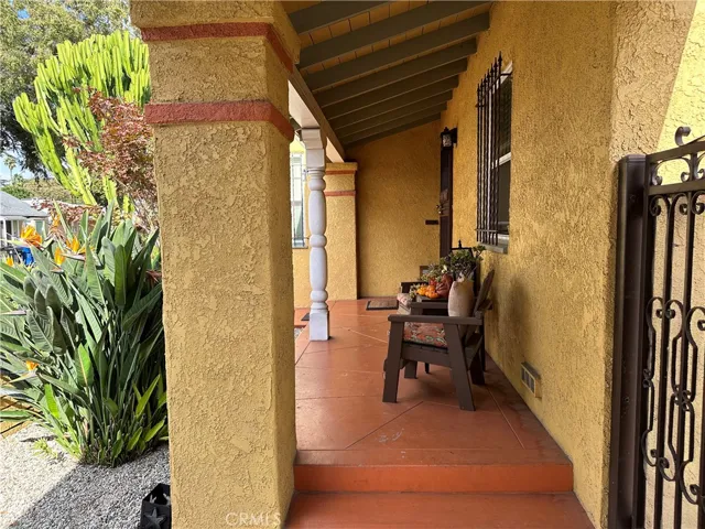3930 Roxton Avenue, Los Angeles, California 90008