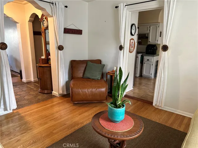 3930 Roxton Avenue, Los Angeles, California 90008