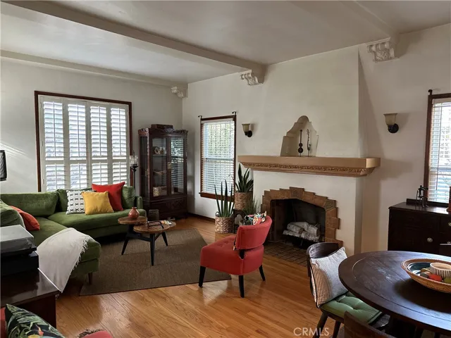 3930 Roxton Avenue, Los Angeles, California 90008