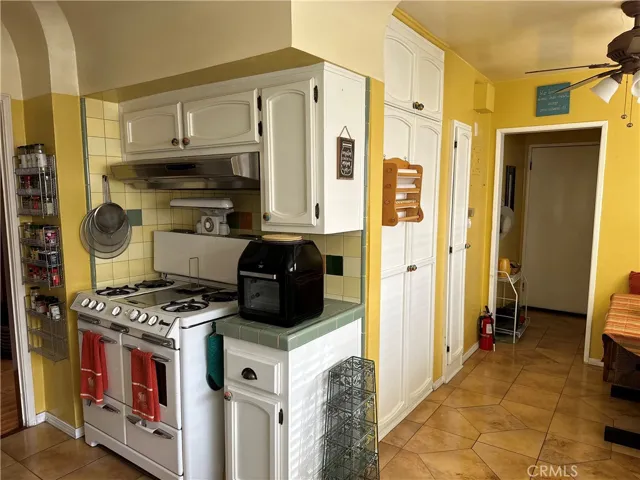 3930 Roxton Avenue, Los Angeles, California 90008