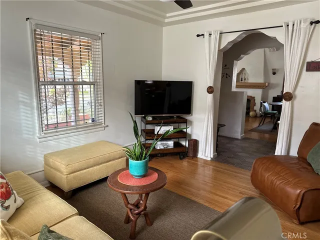 3930 Roxton Avenue, Los Angeles, California 90008