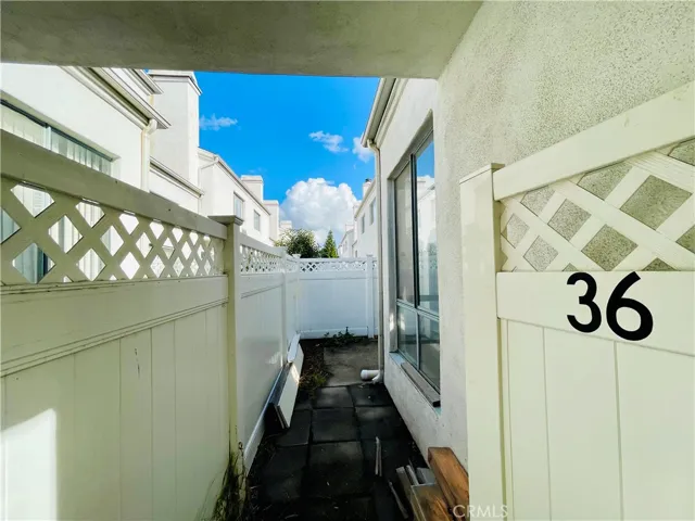 16857 San Fernando Mission Boulevard 36, Granada Hills, California 91344