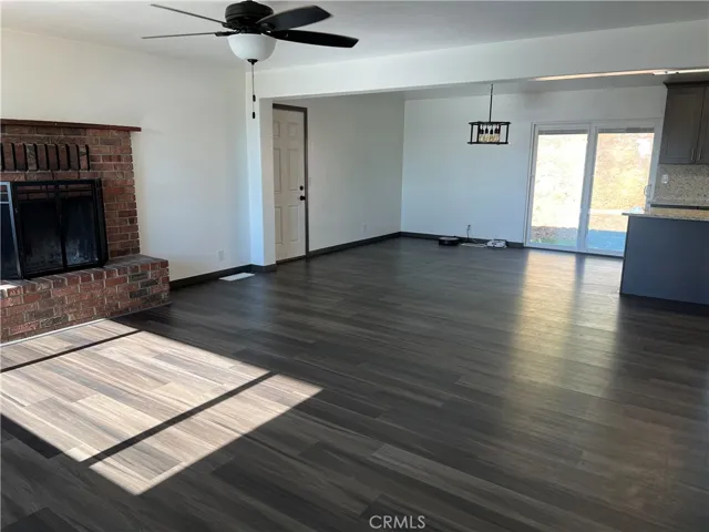 Newer laminate flooring and fresh paint throughout