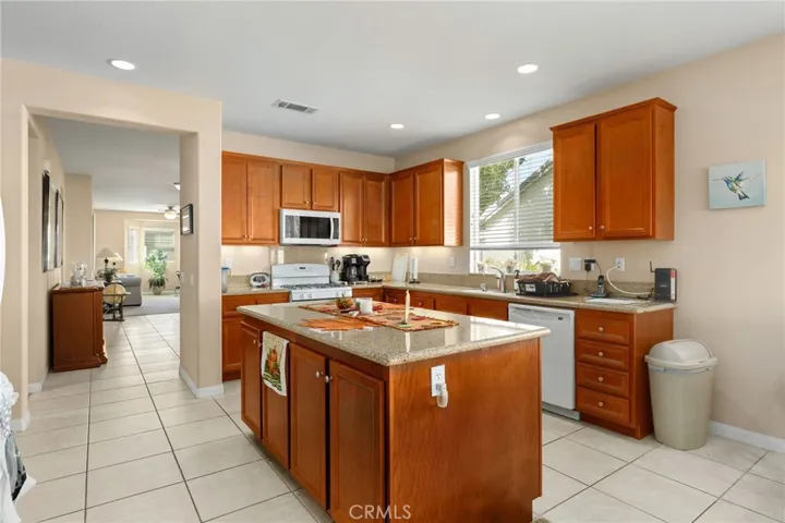 332 Shining Rock, Beaumont, California 92223