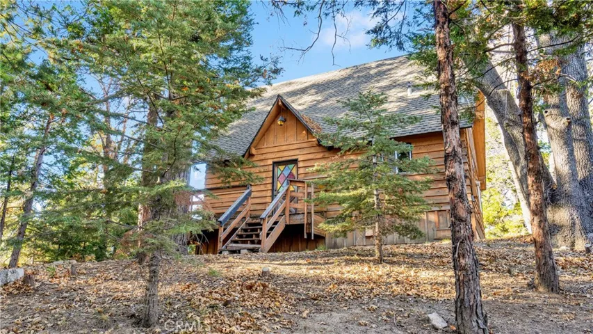369 Jasmine Lane, Lake Arrowhead, California 92352