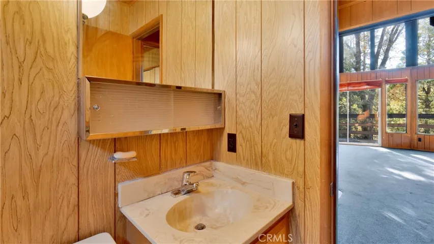 369 Jasmine Lane, Lake Arrowhead, California 92352