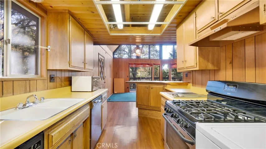 369 Jasmine Lane, Lake Arrowhead, California 92352
