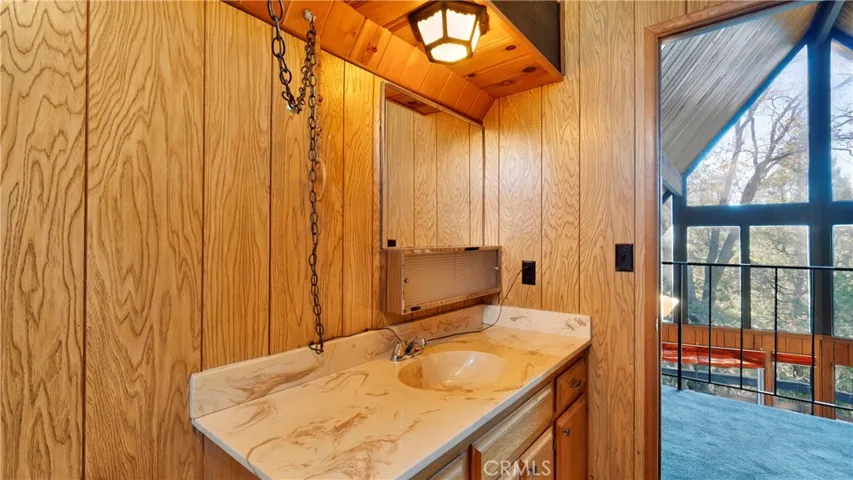 369 Jasmine Lane, Lake Arrowhead, California 92352