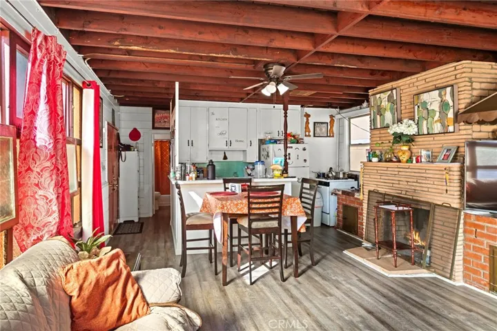 491 491.5 E 51st Street, Long Beach, California 90805