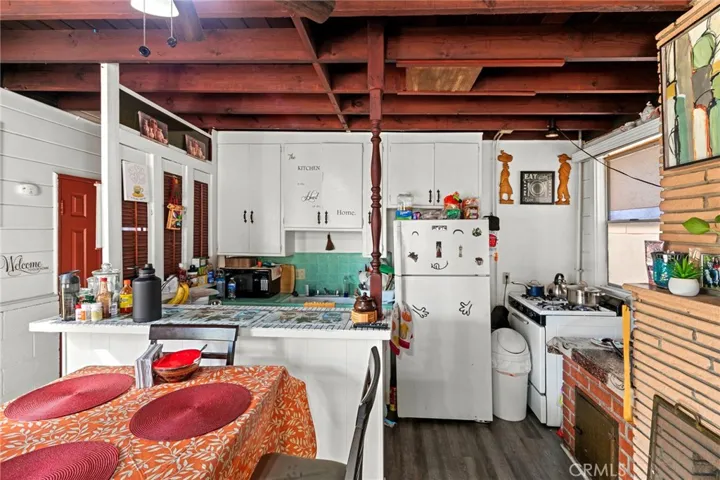 491 491.5 E 51st Street, Long Beach, California 90805