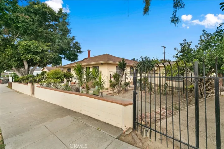 491 491.5 E 51st Street, Long Beach, California 90805