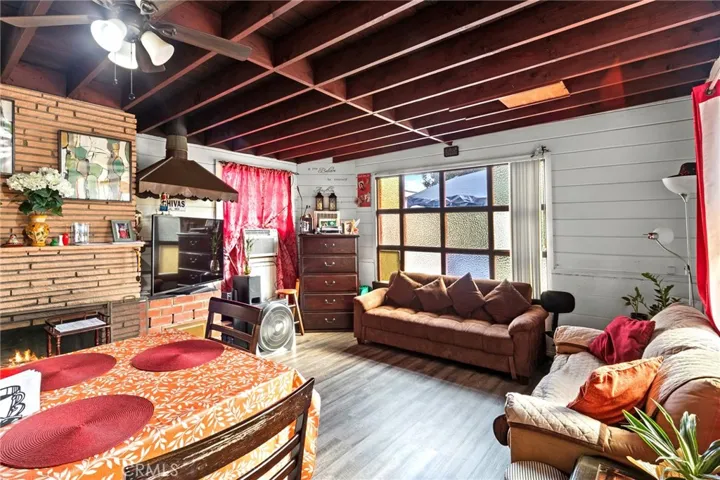 491 491.5 E 51st Street, Long Beach, California 90805