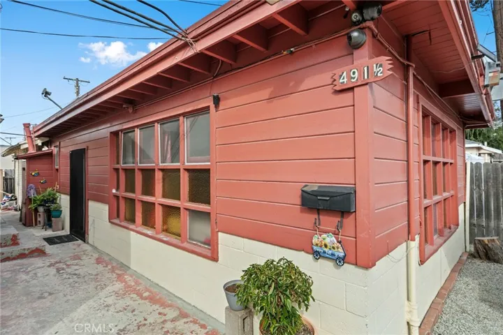 491 491.5 E 51st Street, Long Beach, California 90805