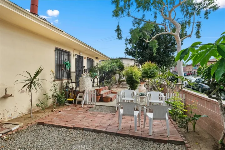 491 491.5 E 51st Street, Long Beach, California 90805
