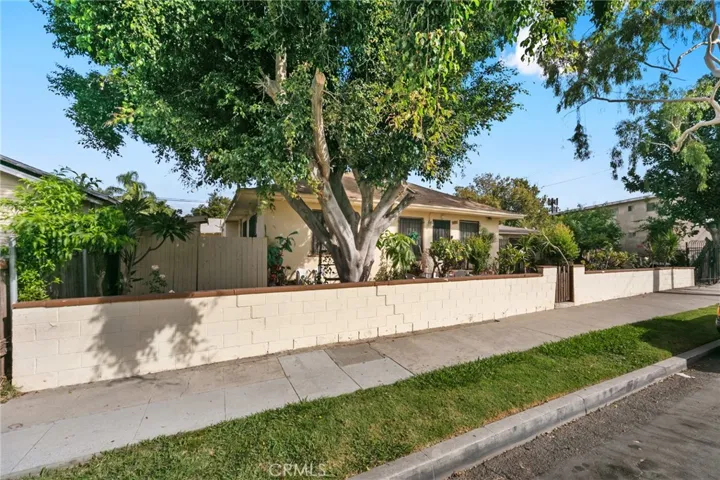 491 491.5 E 51st Street, Long Beach, California 90805