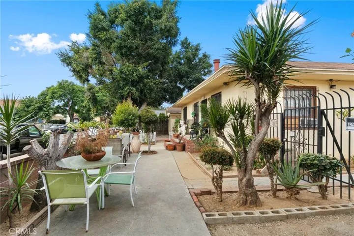 491 491.5 E 51st Street, Long Beach, California 90805
