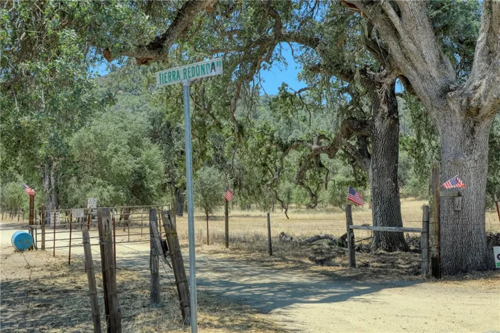 1255 Tierra Redonda, Bradley, California 93426