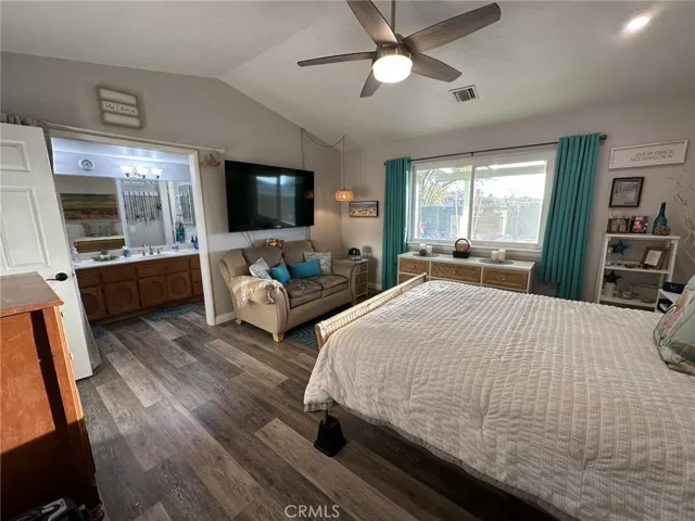 15140 Flathead Road, Apple Valley, California 92307
