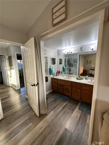15140 Flathead Road, Apple Valley, California 92307