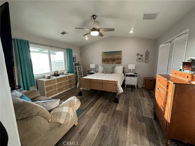 15140 Flathead Road, Apple Valley, California 92307