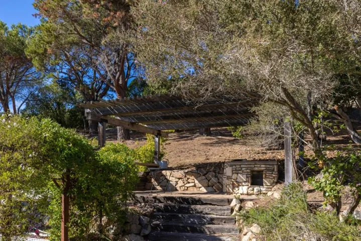 61 Corral De Tierra Road, Salinas, California 93908