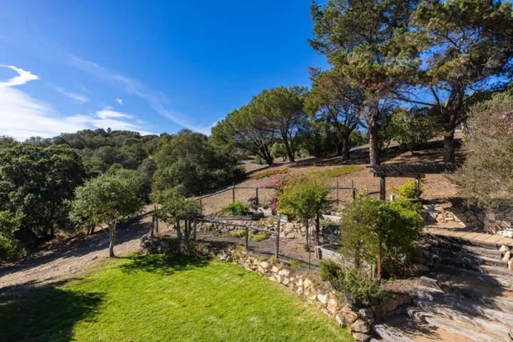 61 Corral De Tierra Road, Salinas, California 93908