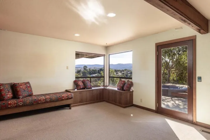 61 Corral De Tierra Road, Salinas, California 93908