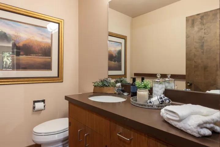 61 Corral De Tierra Road, Salinas, California 93908